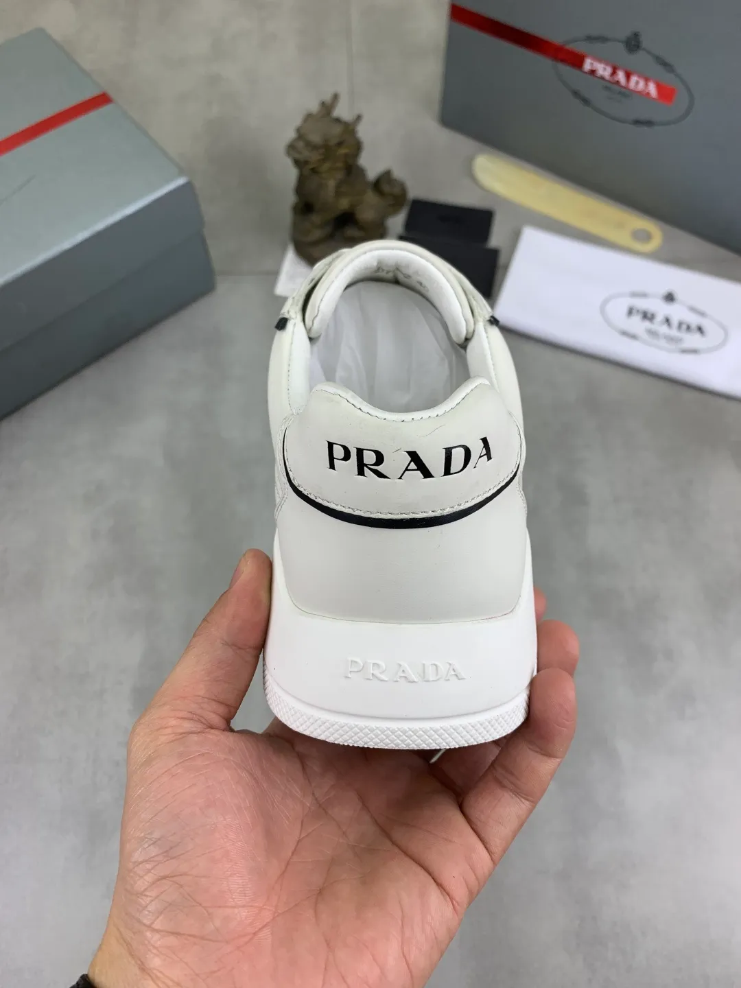 Men's men's shoes💰P600💰【New style】Top quality, classic popular models on the official website, timeless for a century,🆘 The trendy brand (Prada) mainly promotes popular models, avant-garde and versatile fashionable men's shoes, private version molding, cowhide surface splicing 1:1 oil edge processing... fashionable and simple, original imported cowhide interior cowhide feet; the atmosphere and personality are more fashionable, eye-catching and pursuing class. It will subvert old ideas and be a must-have for fashionistas who want to spend time with you! Must keep it! High-end comfort, high-end quality workmanship. Size: 38-44 4️⃣ colors available. full package